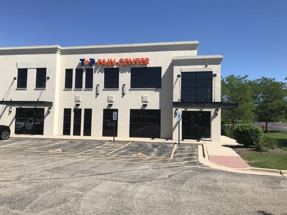 1213 Oak St, North Aurora, IL 60542